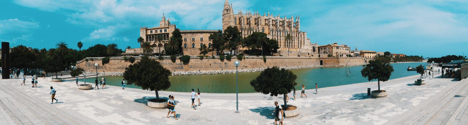 Panasonic Lumix DMC-FZ300 sample photo. Mallorca, church, place of photography