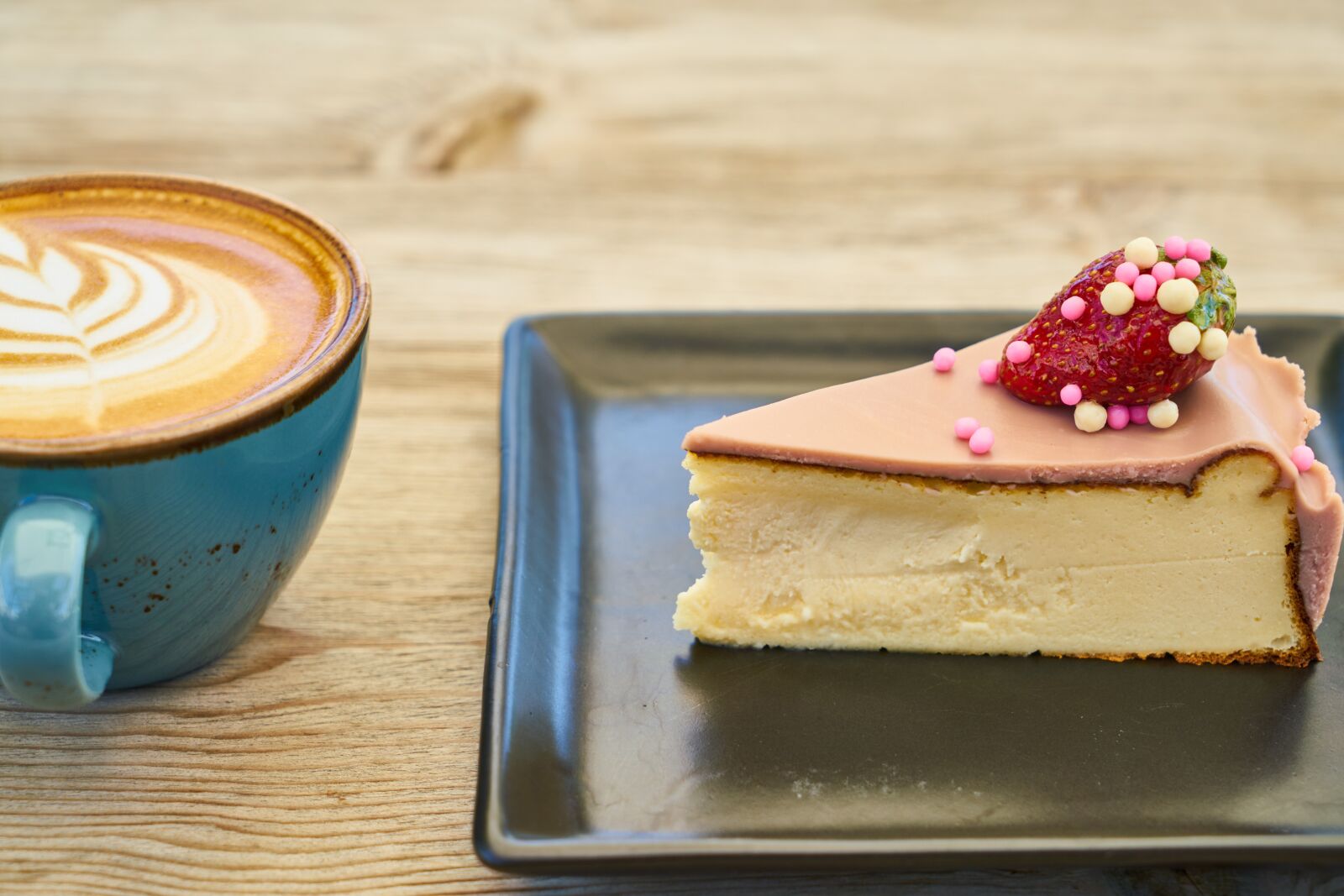 Sony a7R II sample photo. Latte, coffee, foam photography