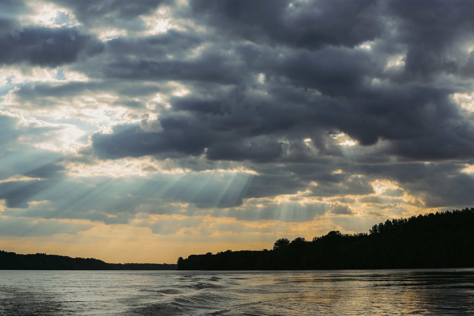 Canon EOS 5D Mark III sample photo. Bad weather, dramatic, river photography