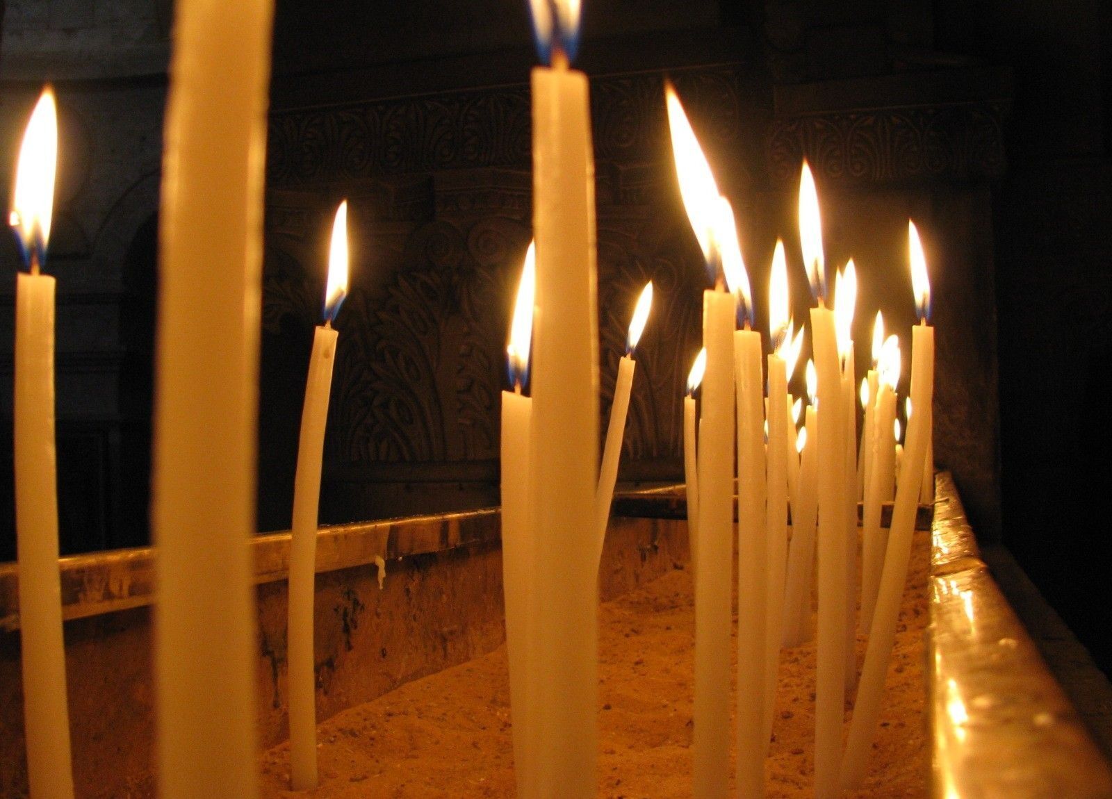 Canon POWERSHOT SX100 IS sample photo. Candles, church, burning photography