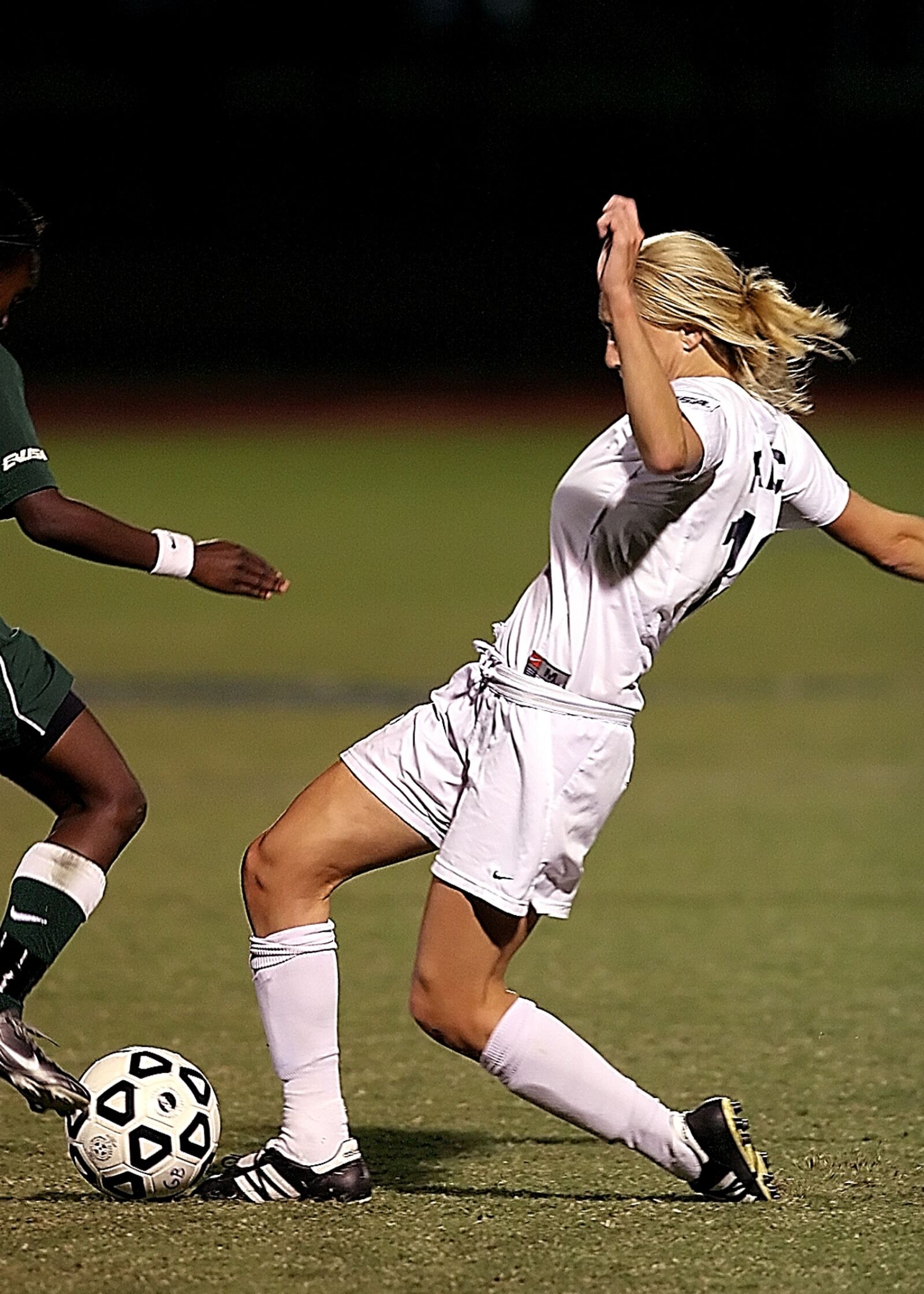 Canon EOS 20D sample photo. Soccer, female, game photography