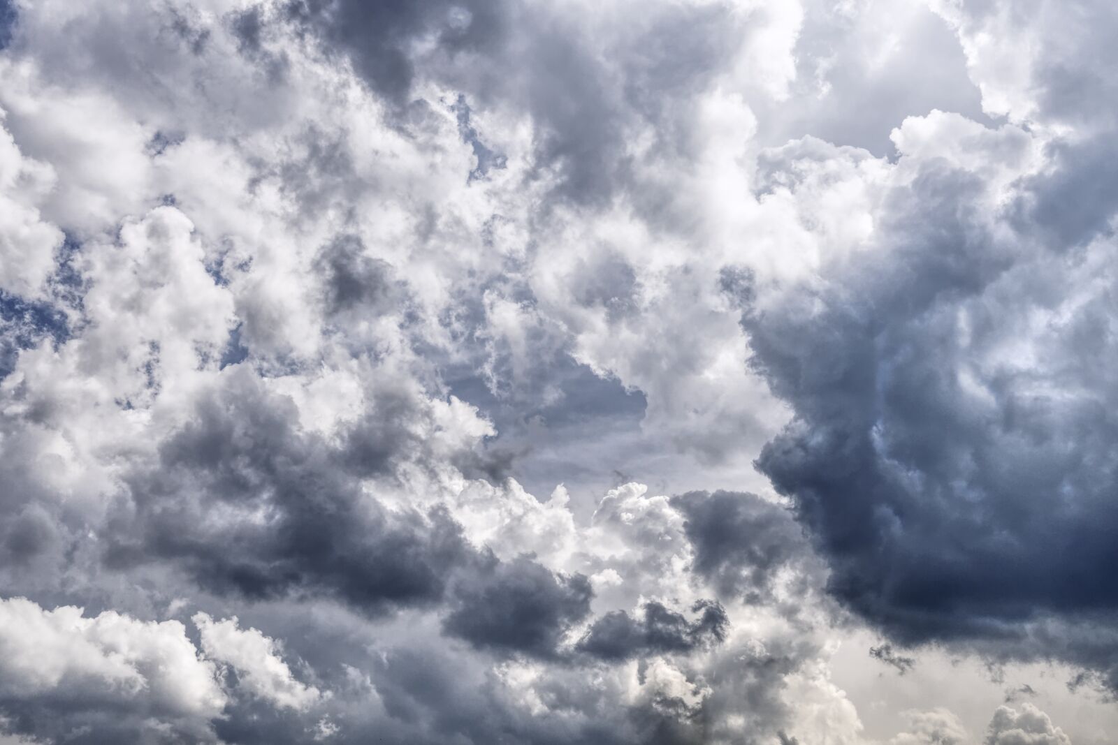 Sony a6300 + Sigma 30mm F2.8 EX DN sample photo. Clouds, sky, weather photography
