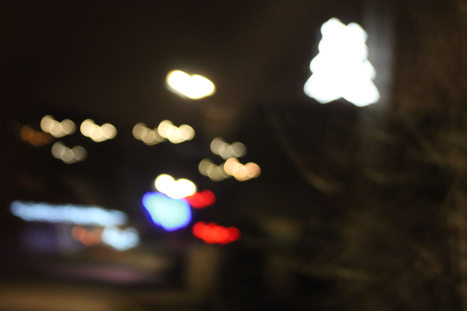 Canon EF 75-300mm f/4-5.6 sample photo. Hearts, in, the, road photography