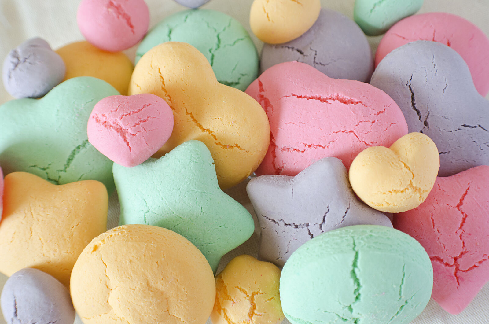 Nikon D5100 sample photo. Amarillo, colors, cookies, corazon photography