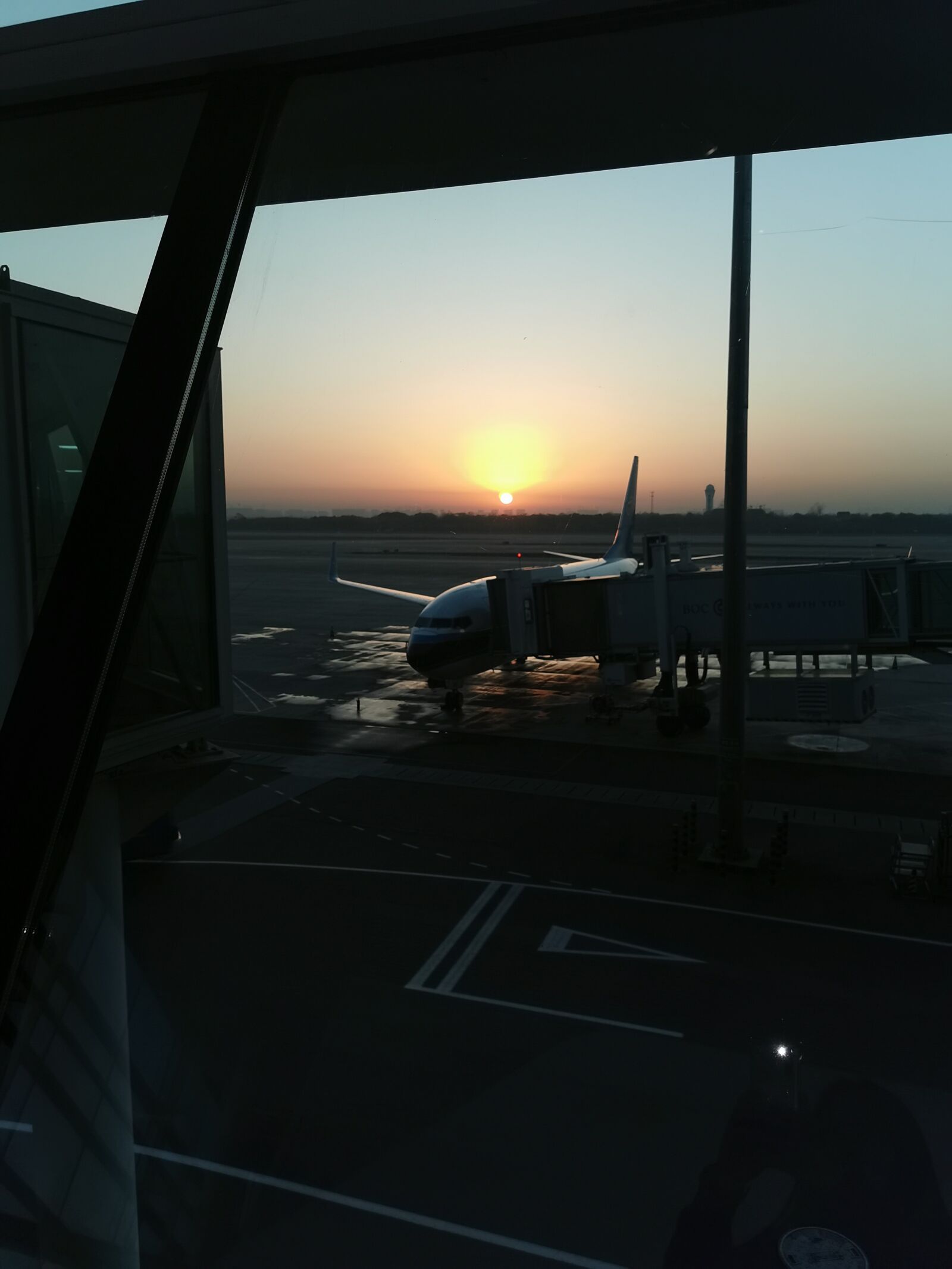 HUAWEI P30 Pro sample photo. Wuhan, airport, waiting for photography