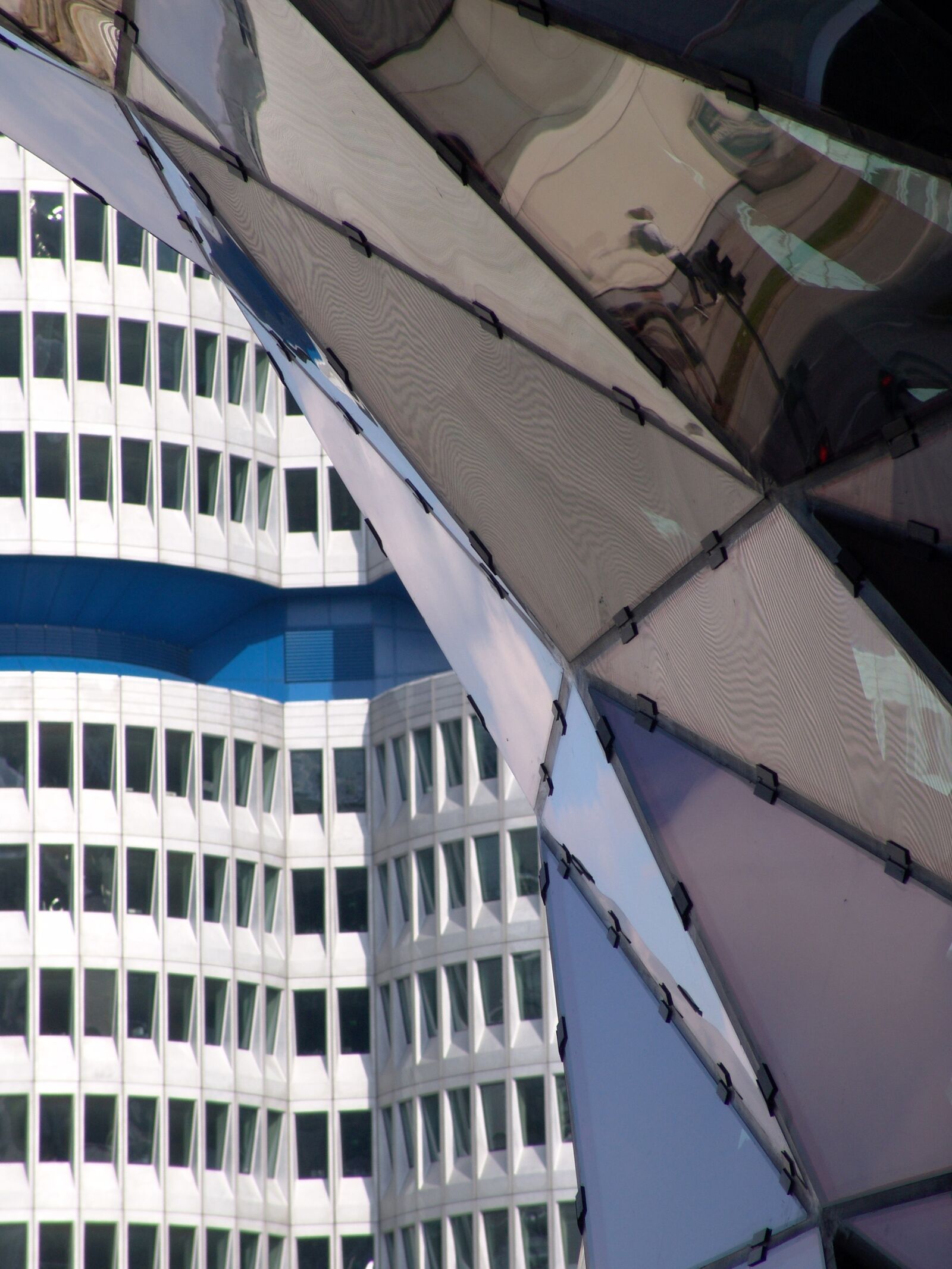 Sony DSC-F828 sample photo. Munich, bmw, architecture photography