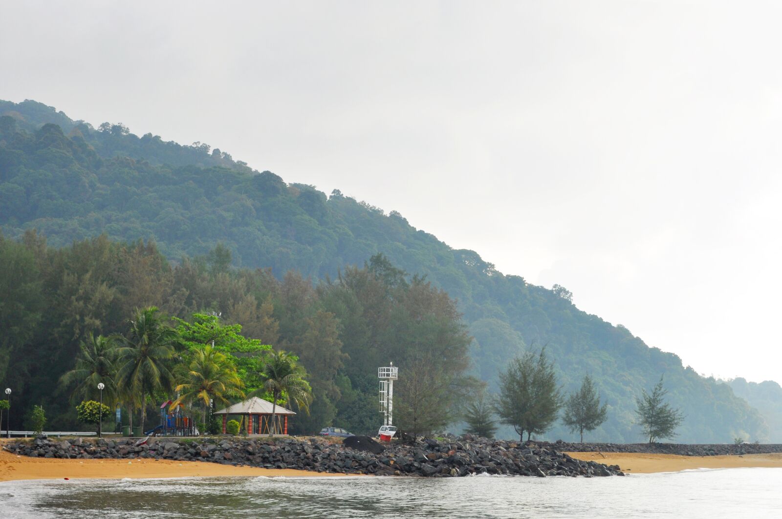 Nikon D5000 sample photo. Mountain, beach, tree photography