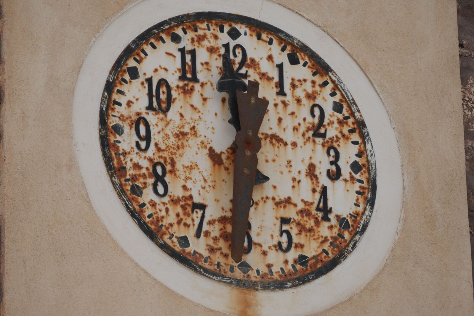 Panasonic Lumix DMC-G7 sample photo. Clock, bell tower, rusty photography
