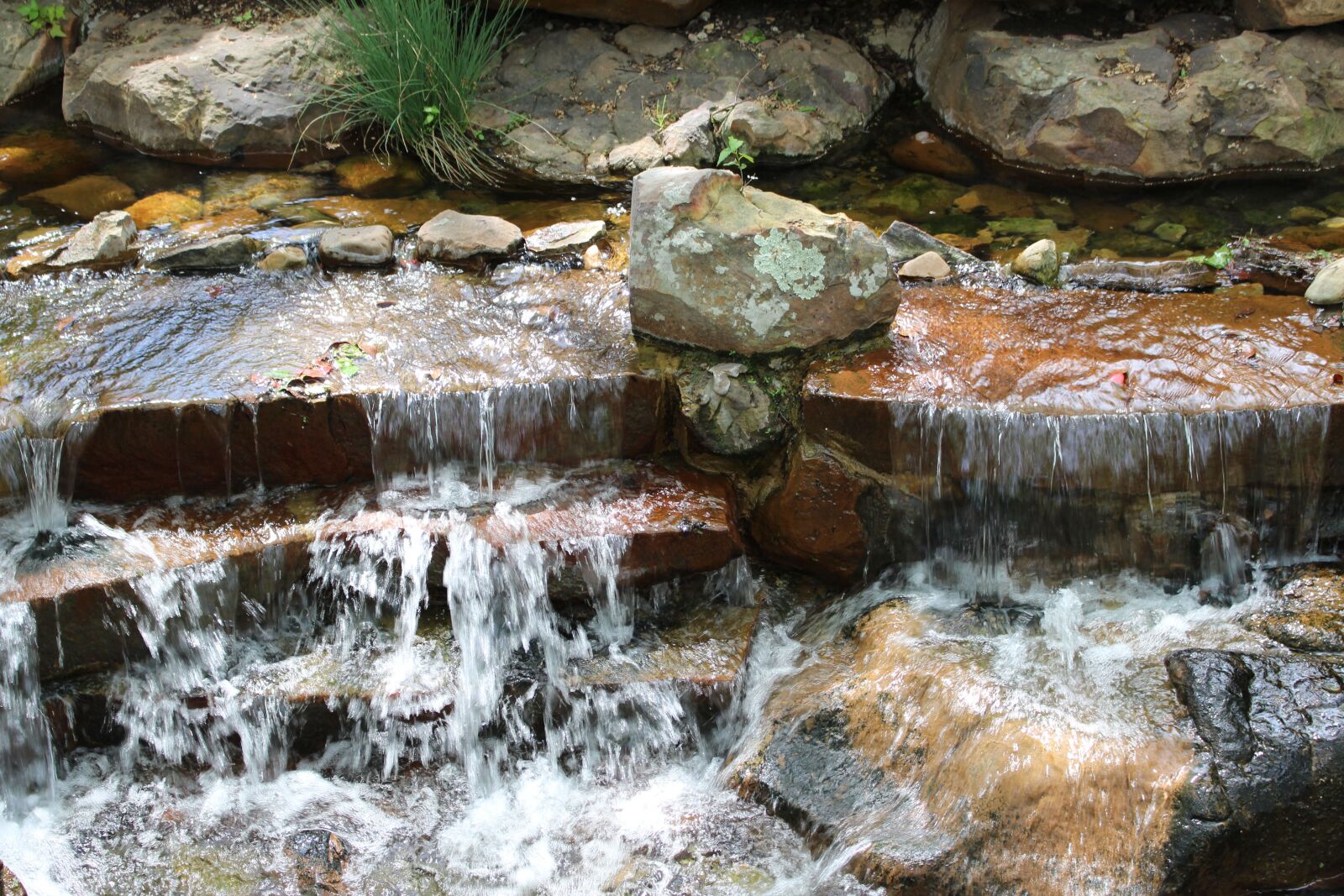 Canon EOS 700D (EOS Rebel T5i / EOS Kiss X7i) sample photo. Water falling, rocks, nature photography