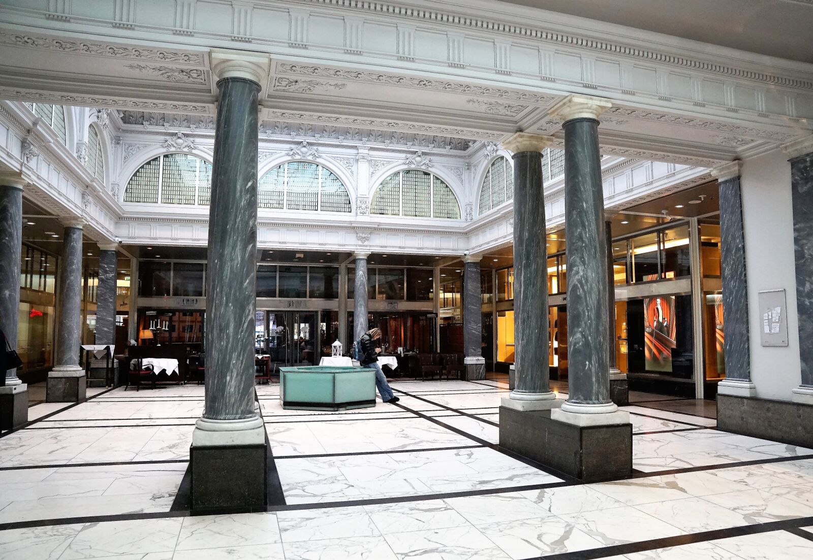 Sony ILCA-77M2 + Sony DT 16-50mm F2.8 SSM sample photo. Architecture, pillar, luxury photography