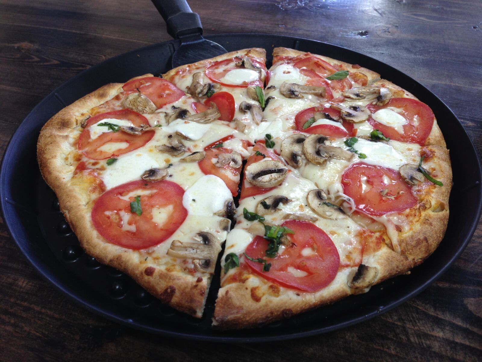 Apple iPhone 5 sample photo. Pizza, oven, restaurant photography