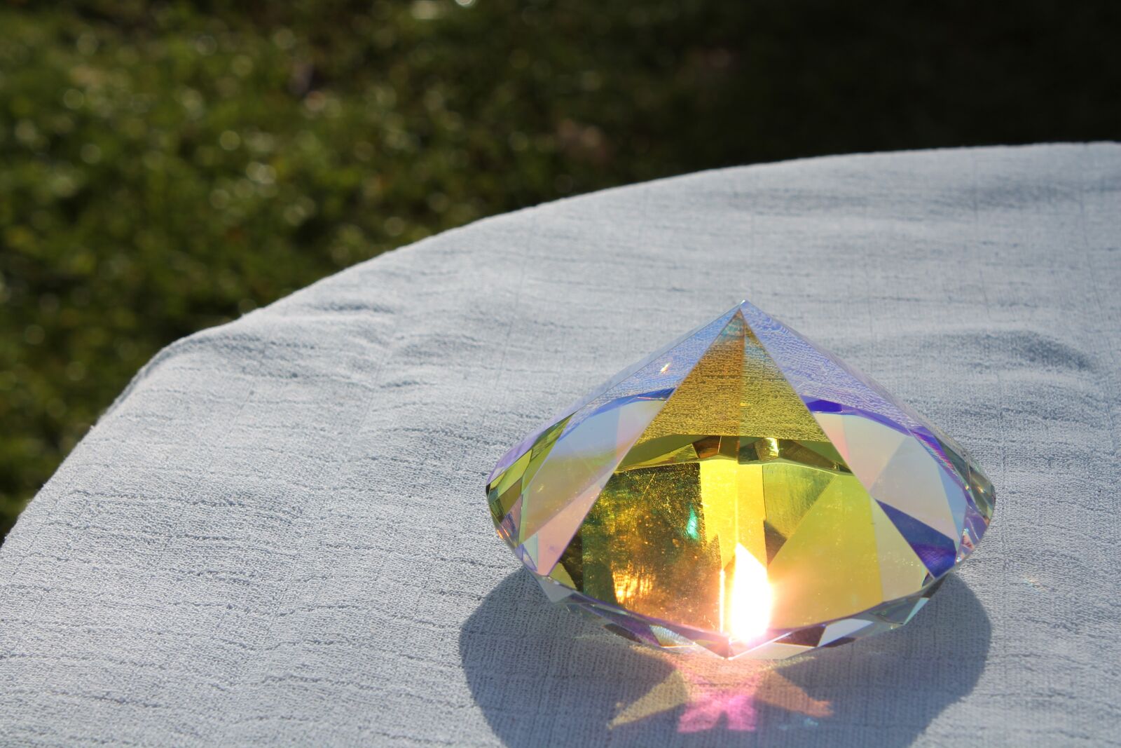Canon EOS 1100D (EOS Rebel T3 / EOS Kiss X50) sample photo. Diamonds, energy, glow photography