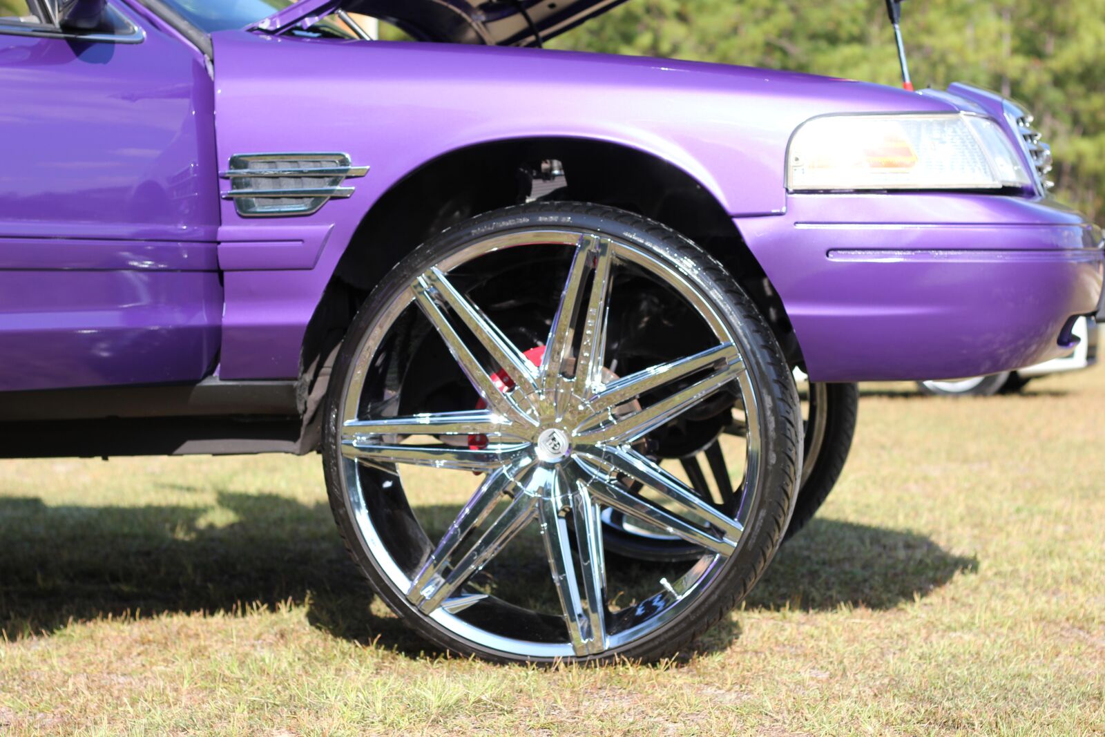 Canon EOS 550D (EOS Rebel T2i / EOS Kiss X4) sample photo. Wheel, car show, tires photography