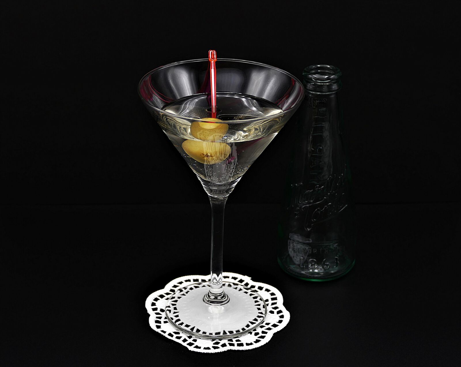 Panasonic Lumix DMC-FZ1000 sample photo. Martini, olive, glass photography