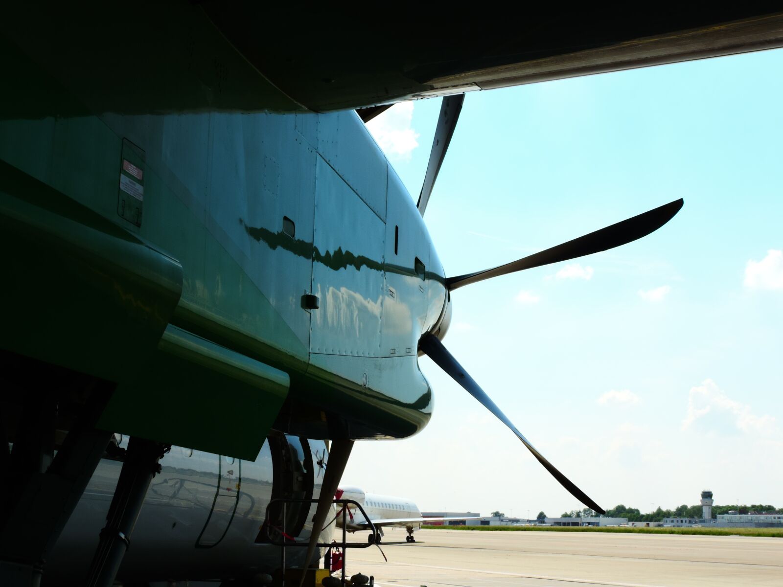 Nikon Coolpix P520 sample photo. Bombardier, dash8, dhc8 photography