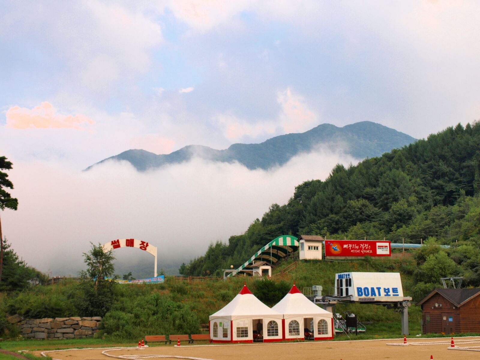 Olympus E-420 (EVOLT E-420) sample photo. Cloud, fog and clouds photography