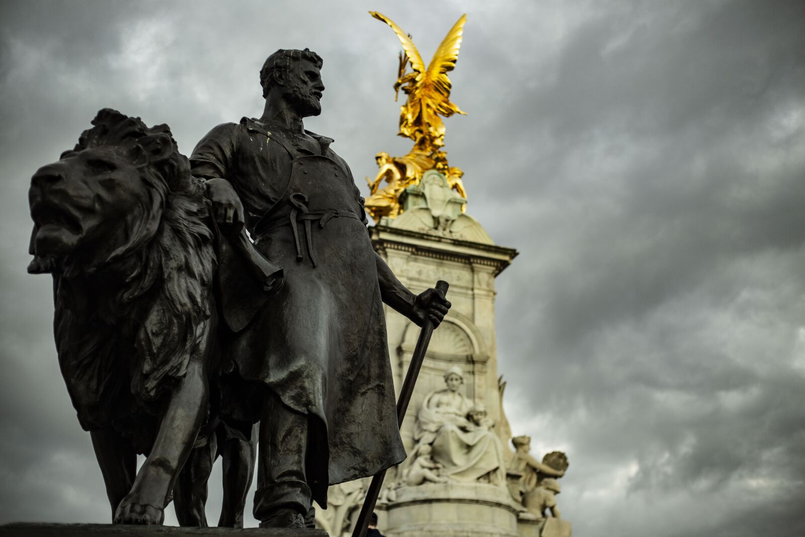 Canon EF 50mm F1.8 II sample photo. Monument, statue lion, lion photography