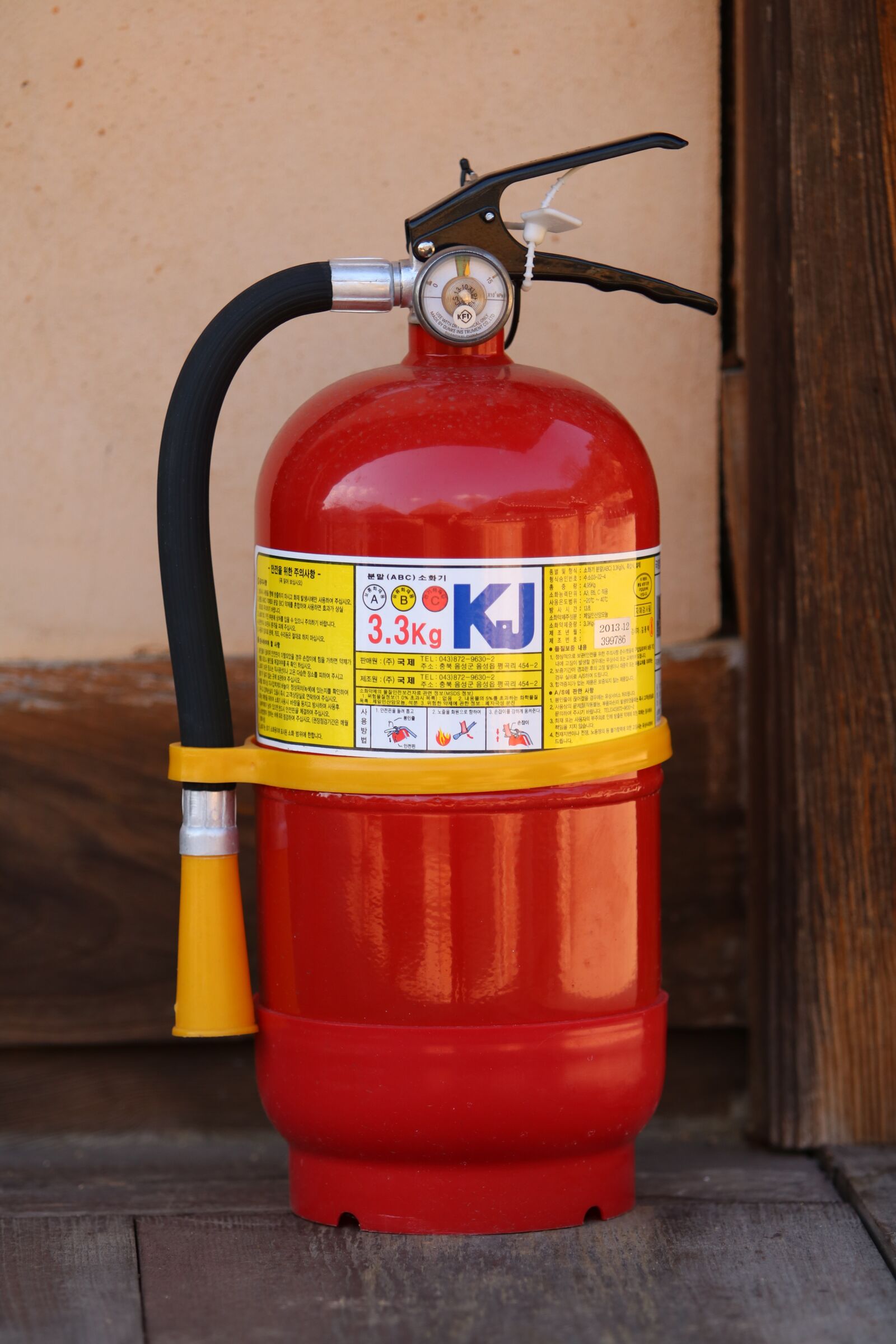 Canon EF 70-200mm F2.8L USM sample photo. Fire extinguisher, fire photography