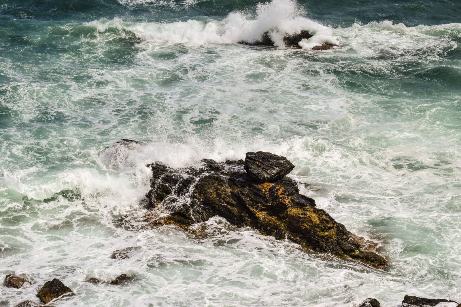 Nikon D3300 sample photo. Rock, sea, waves photography