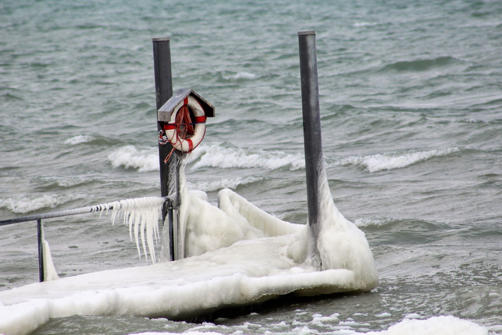 Canon EF75-300mm f/4-5.6 sample photo. Lifebelt, ice, lake photography