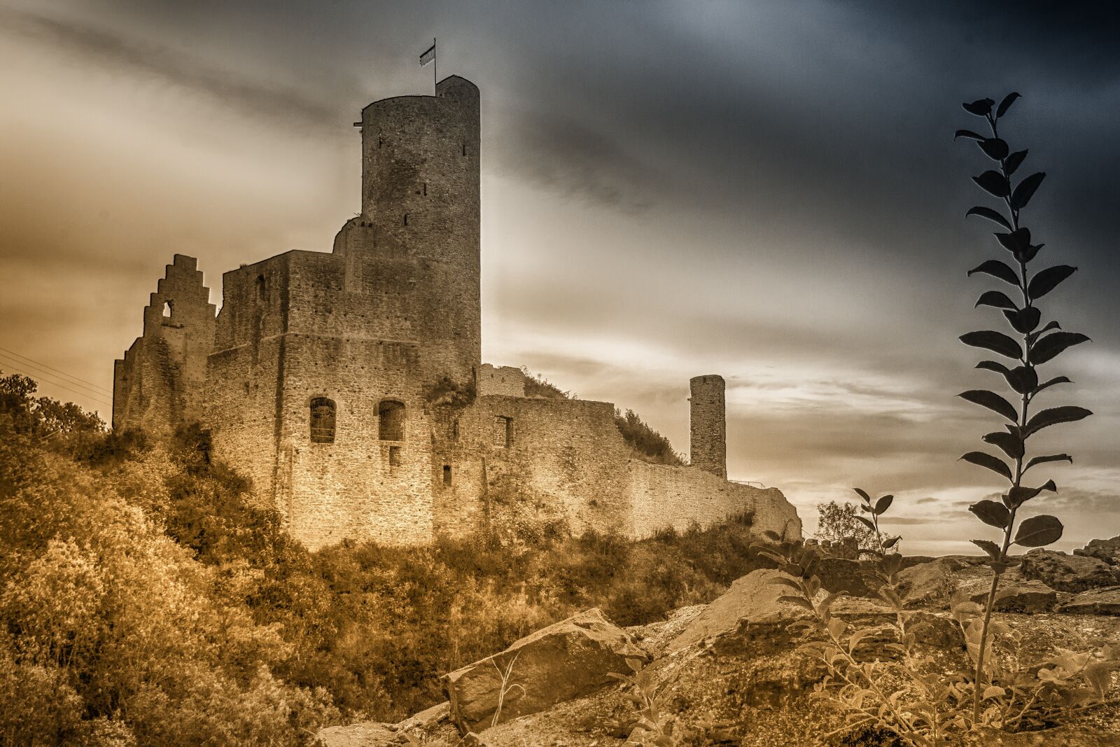 Canon EOS 60D sample photo. Castle, monreal, rhineland palatinate photography