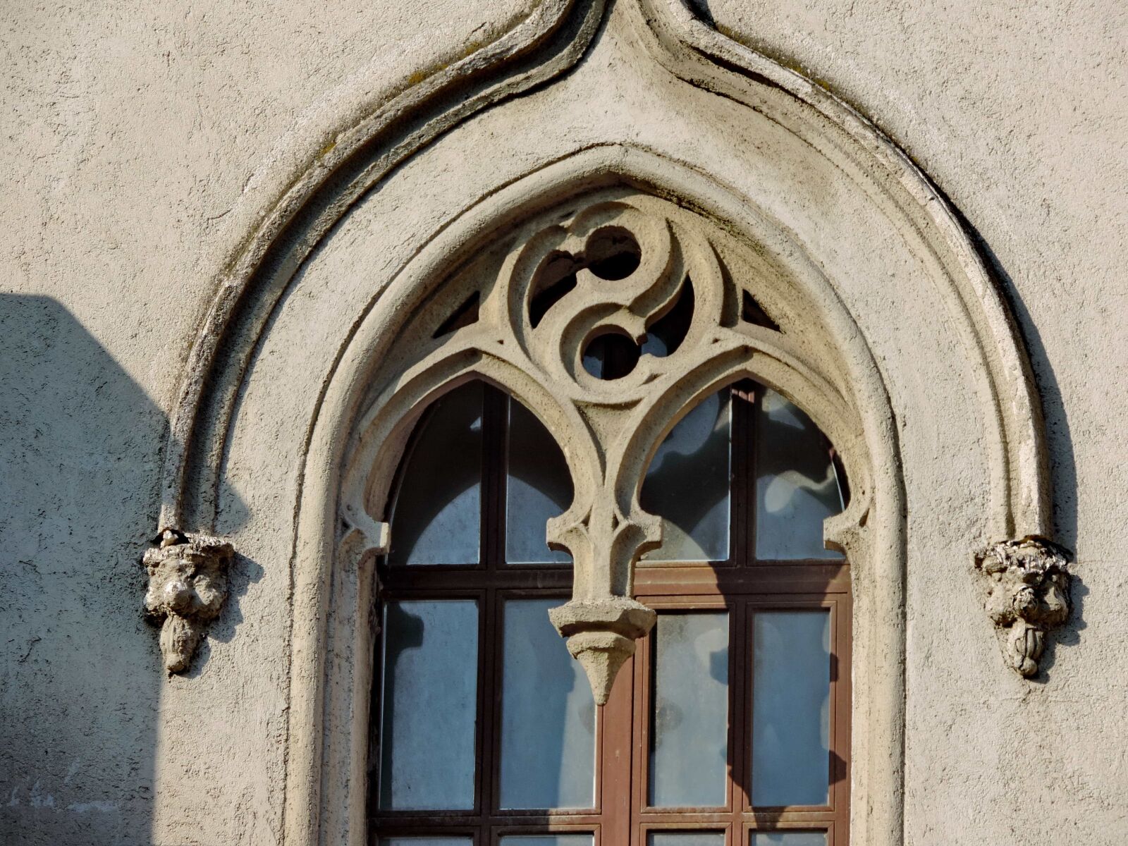 Nikon Coolpix P520 sample photo. Arabesque, gothic, window, facade photography