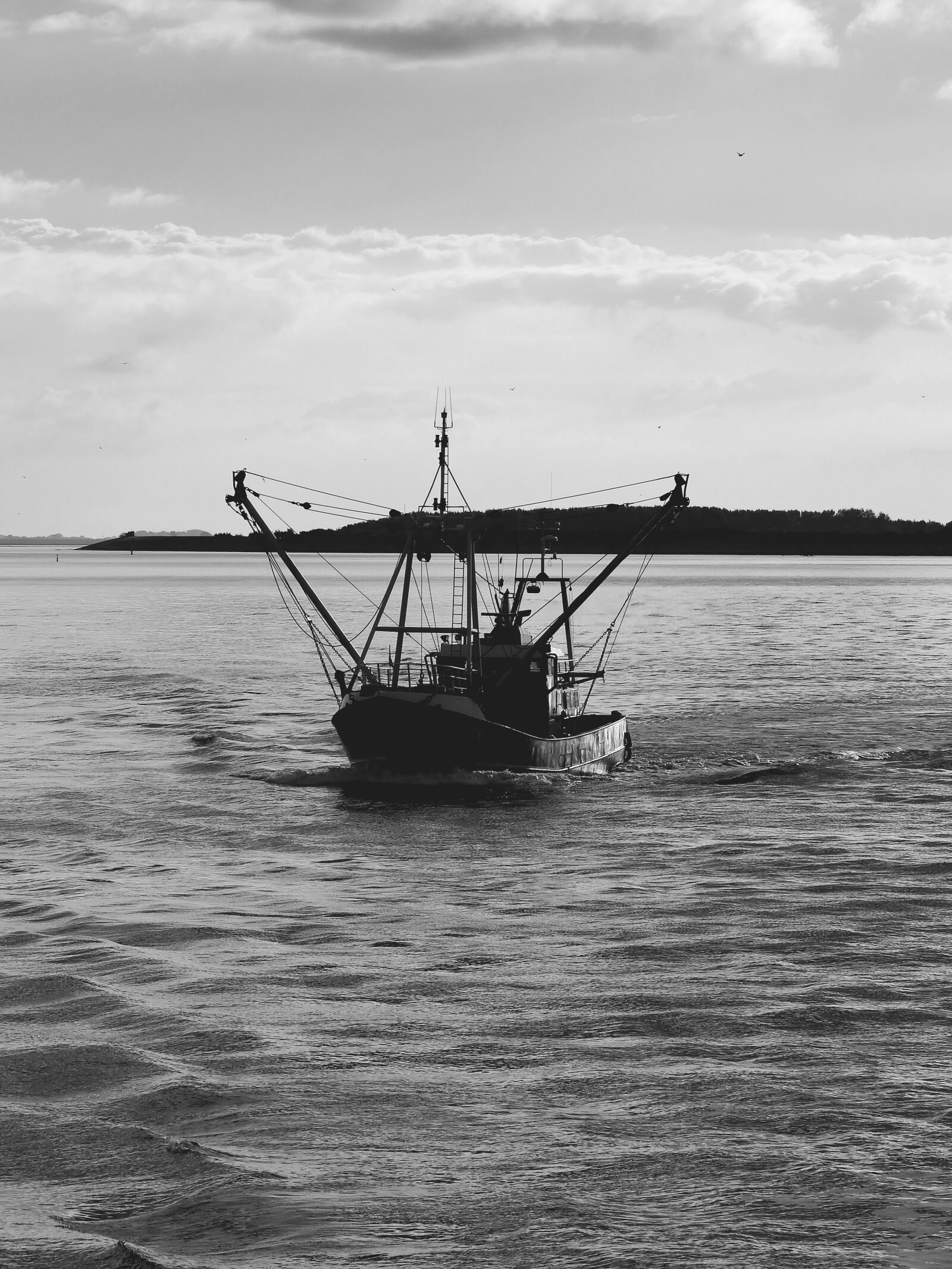 Nikon Coolpix P900 sample photo. Ship, boat, fisherman photography