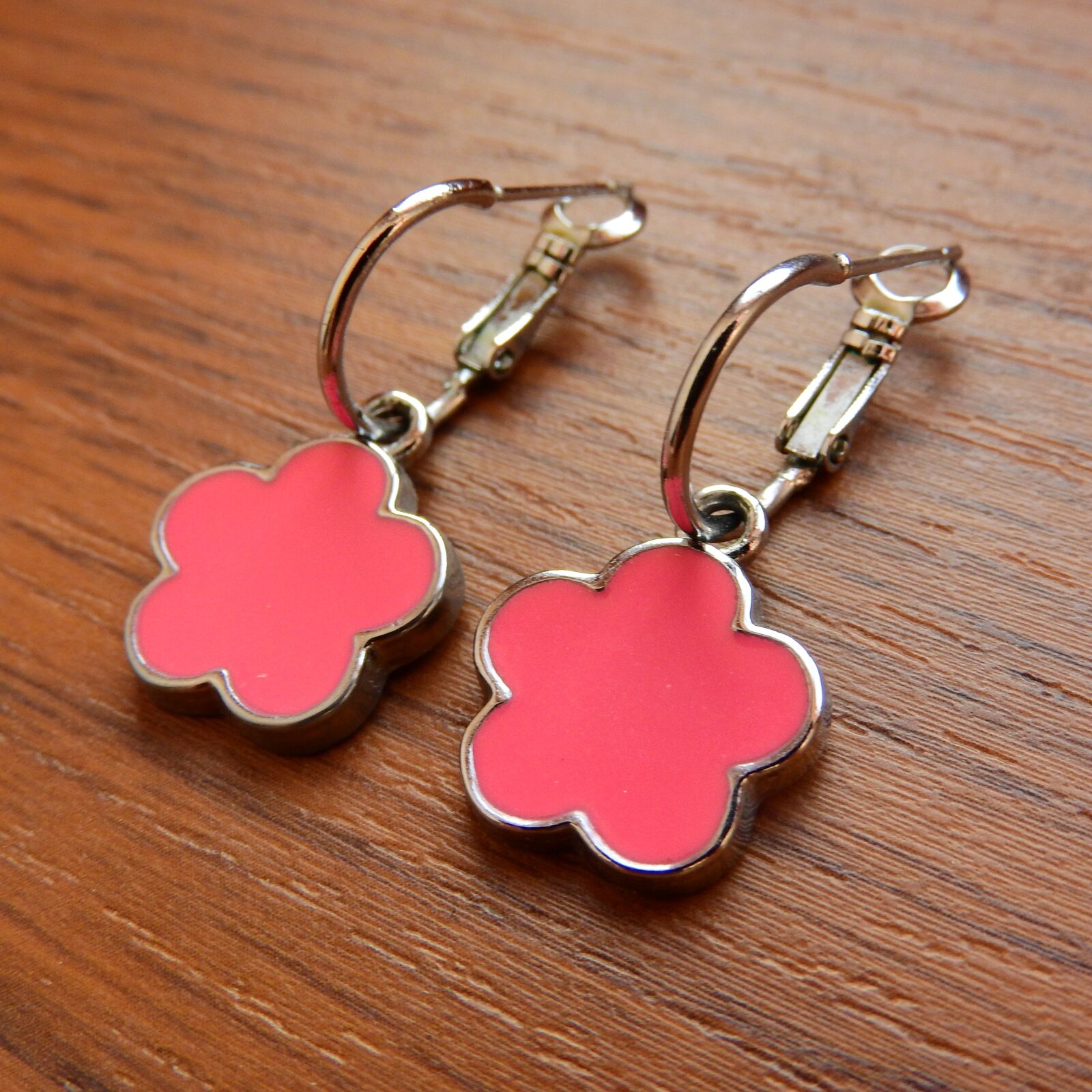 Nikon Coolpix P610 sample photo. Earrings, children's jewelry, jewelry photography