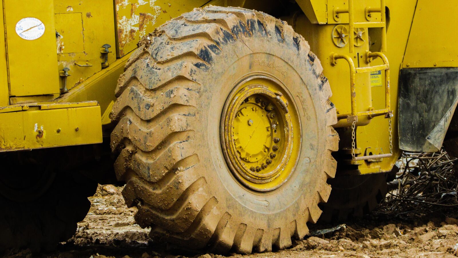 Canon PowerShot SX400 IS sample photo. Wheel, tire, big photography