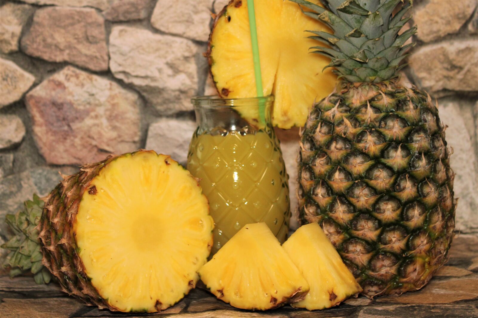 Canon EF-S 18-55mm F3.5-5.6 IS sample photo. Pineapple, yellow, fruit photography