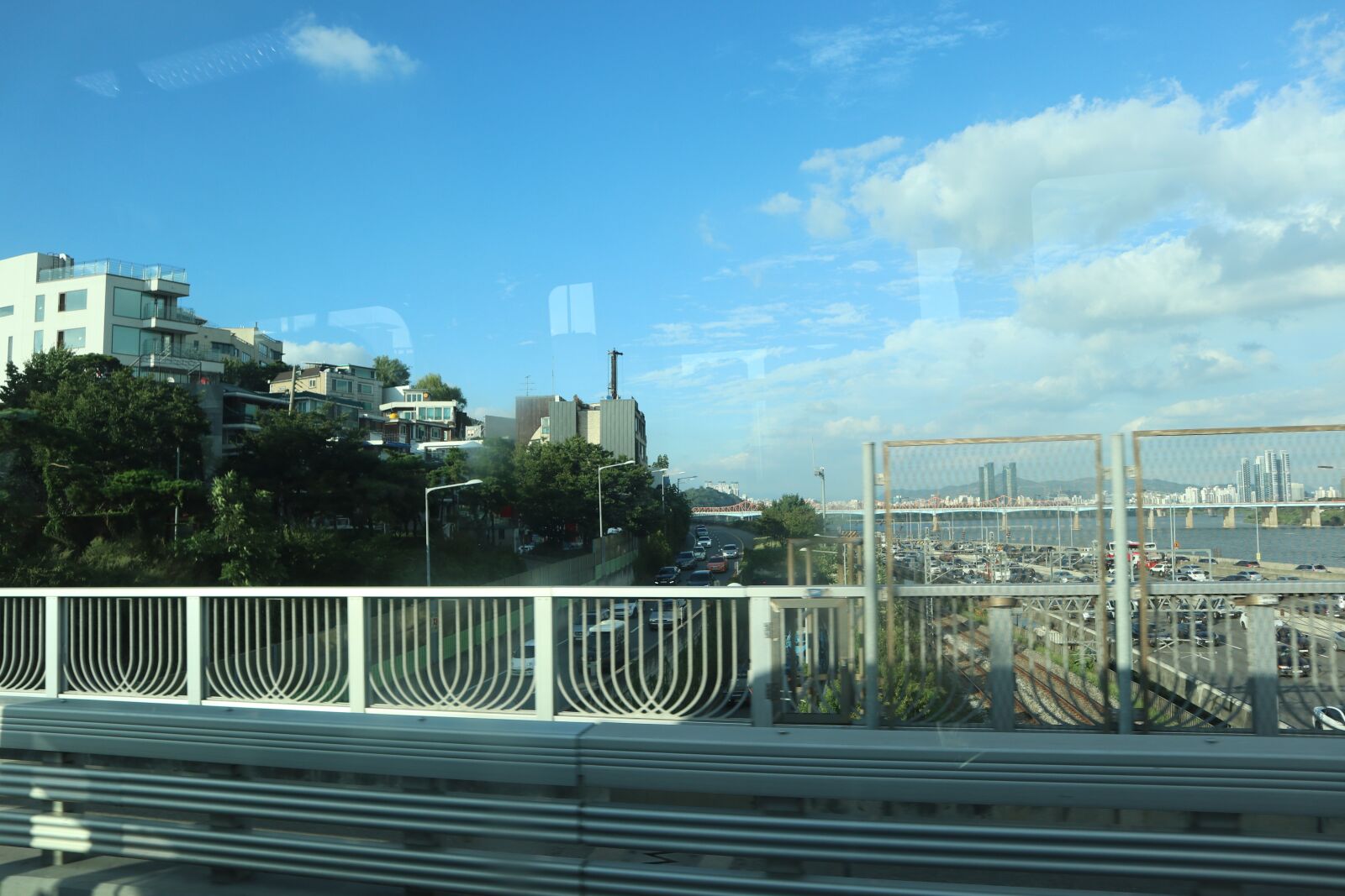 Canon EOS M100 + Canon EF-M 15-45mm F3.5-6.3 IS STM sample photo. Bridge, road, seoul photography