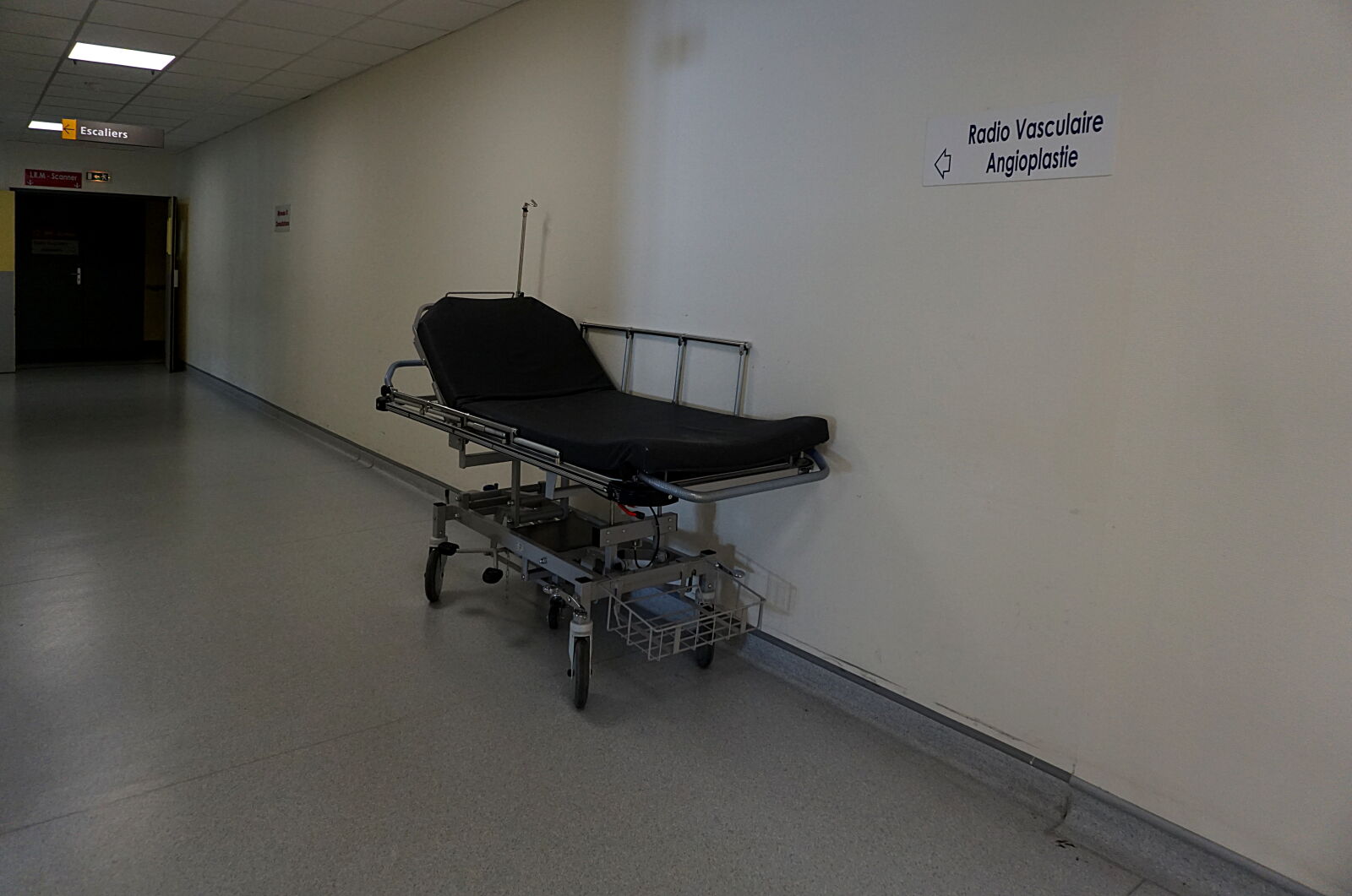 Sony a6000 sample photo. Brancard, hospital, medecine, medical photography
