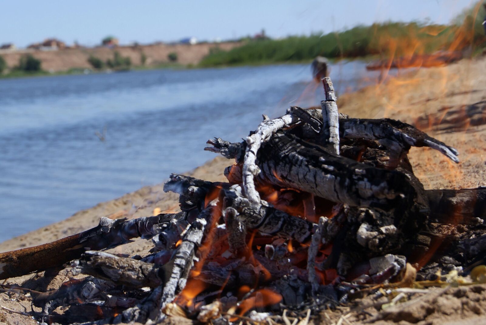 Sony Alpha DSLR-A230 sample photo. Koster, flame, fire photography