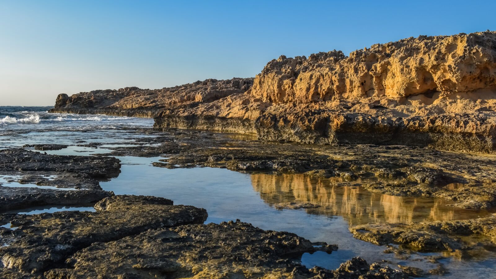 Nikon D3300 sample photo. Rocky coast, waves, wilderness photography
