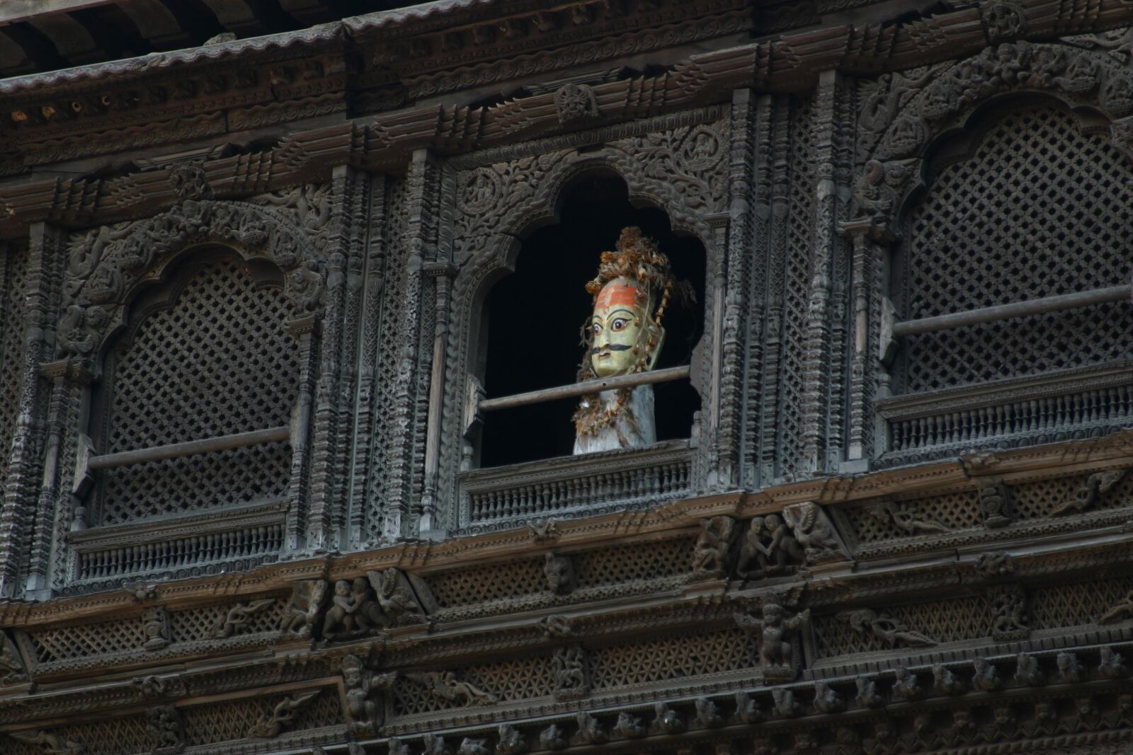 Canon EOS 300D (EOS Digital Rebel / EOS Kiss Digital) sample photo. Nepal, statue, window photography