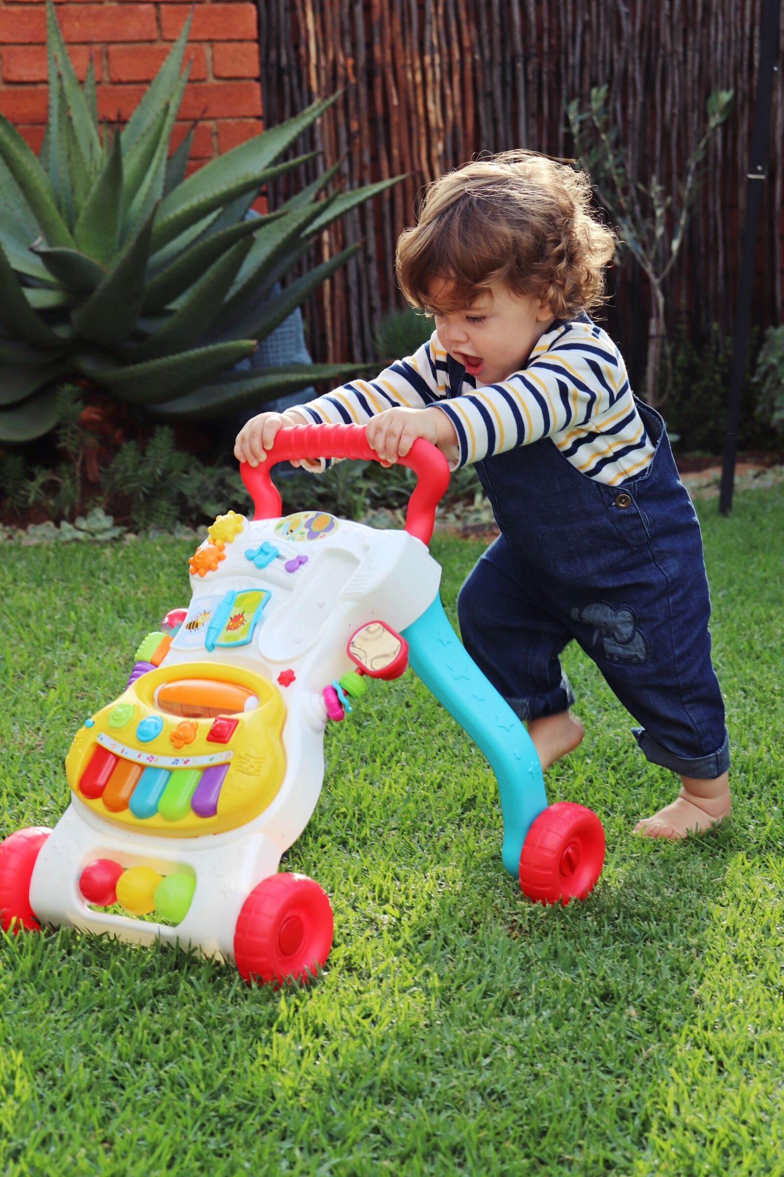 Canon EOS 800D (EOS Rebel T7i / EOS Kiss X9i) sample photo. Toddler, baby, toys photography