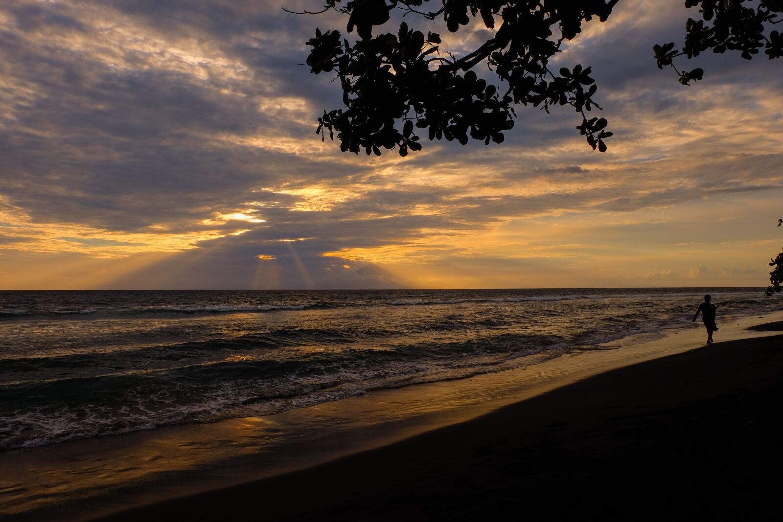 Fujifilm X-T10 + Fujifilm XC 16-50mm F3.5-5.6 OIS II sample photo. Beach, sunset, ocean photography