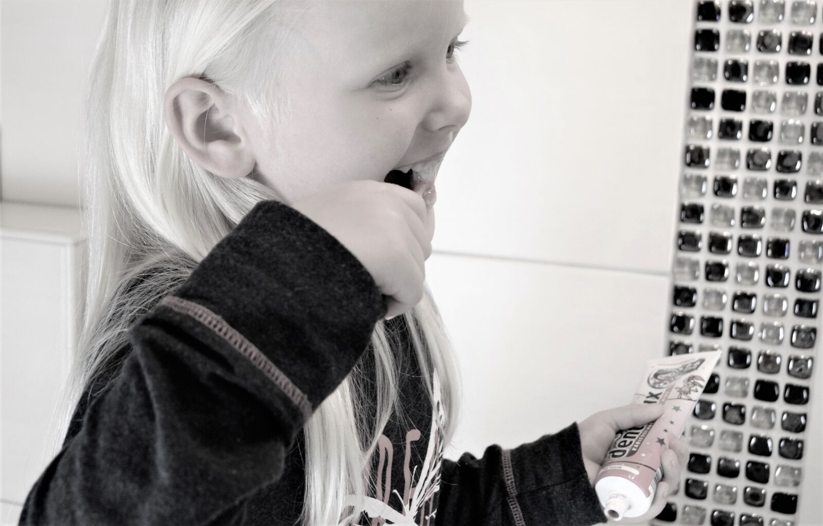 Nikon D3300 sample photo. Girl, tooth, brushing teeth photography