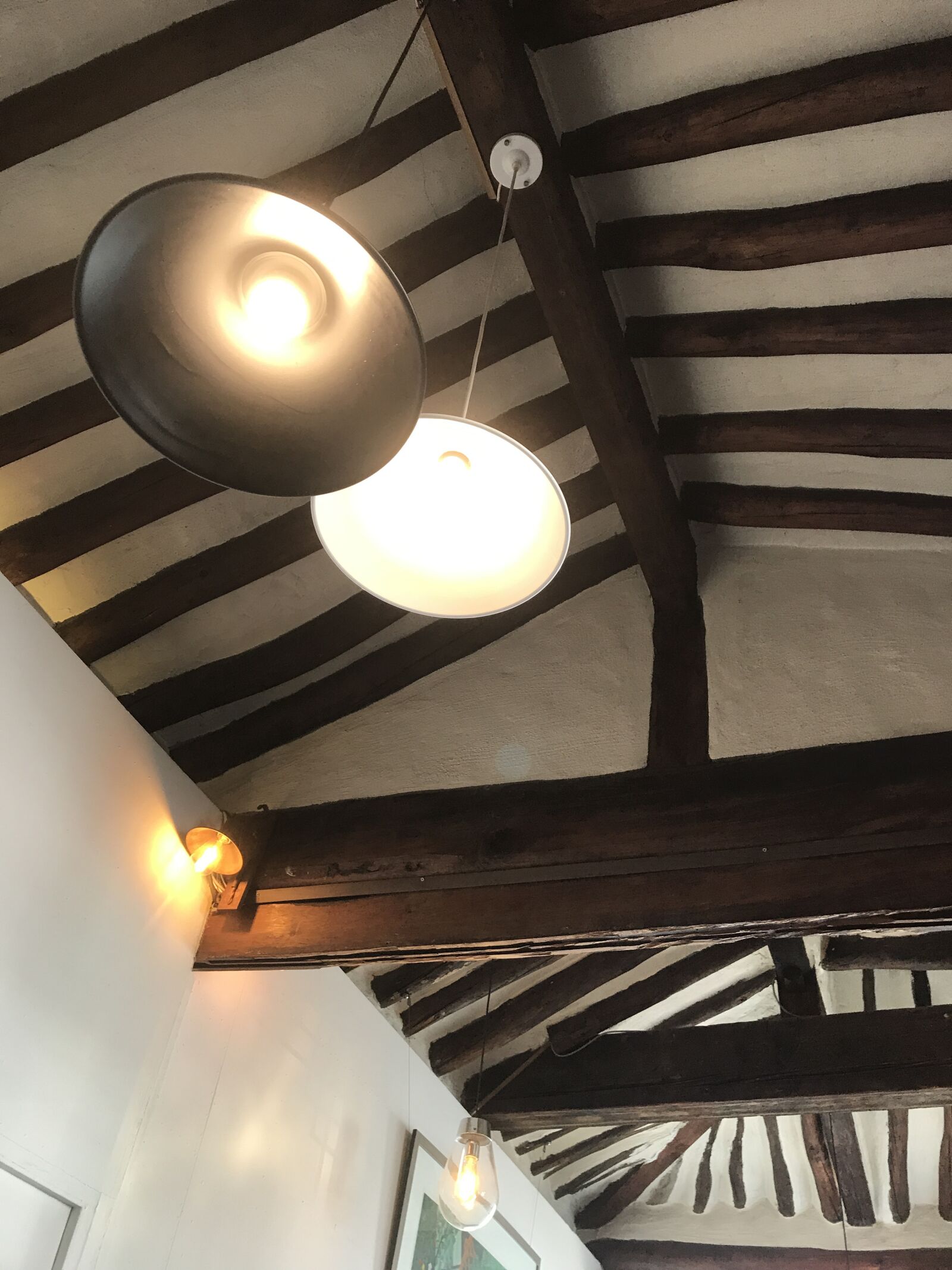 iPhone 7 back camera 3.99mm f/1.8 sample photo. Cafe, lighting, restaurant photography