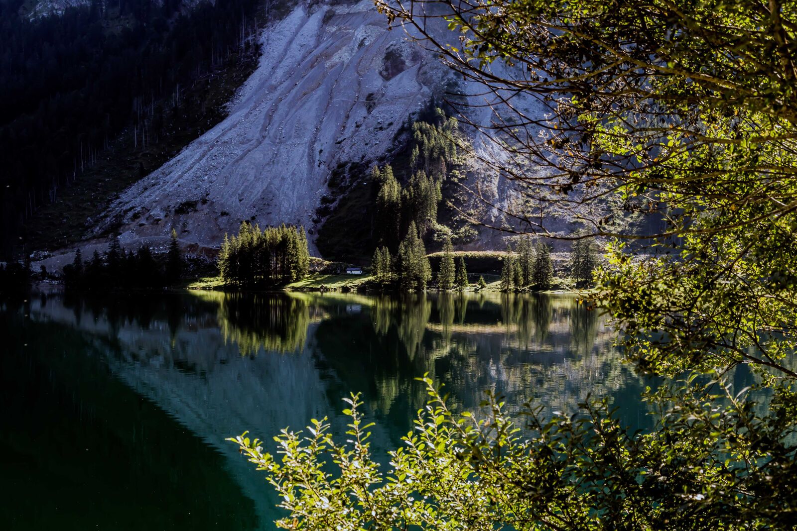 Canon EF 24-105mm F4L IS USM sample photo. Lake, mountains, water photography