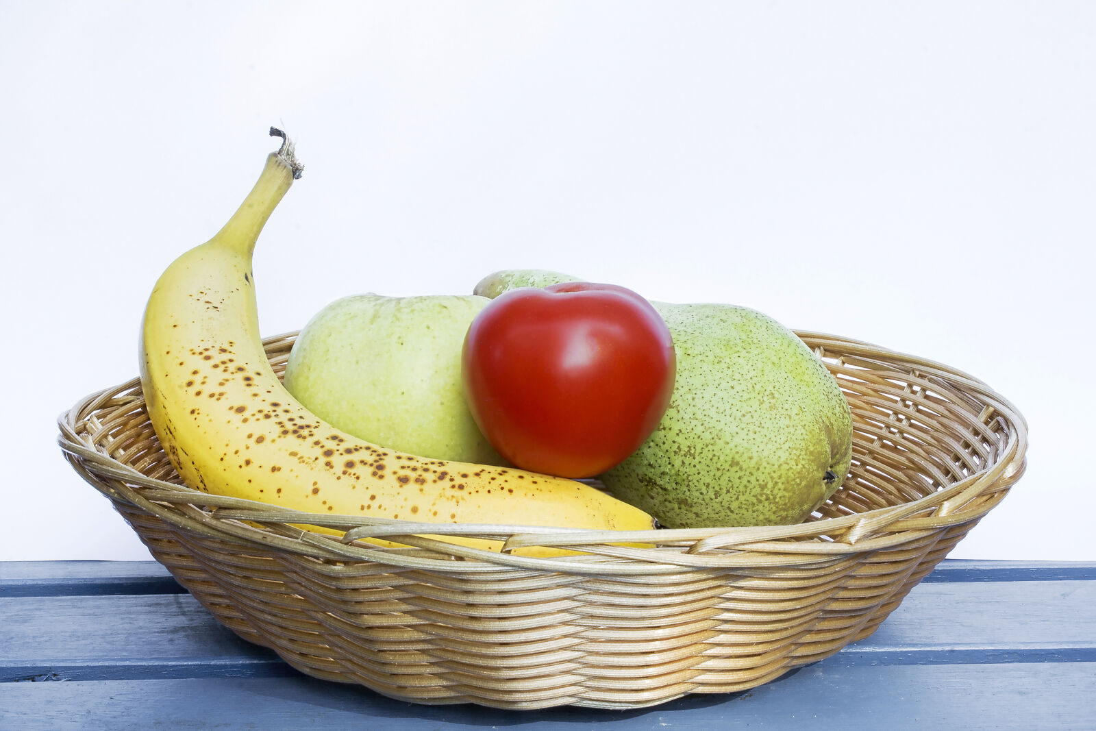 Canon EOS 1100D (EOS Rebel T3 / EOS Kiss X50) sample photo. Apple, banana, basket, blue photography