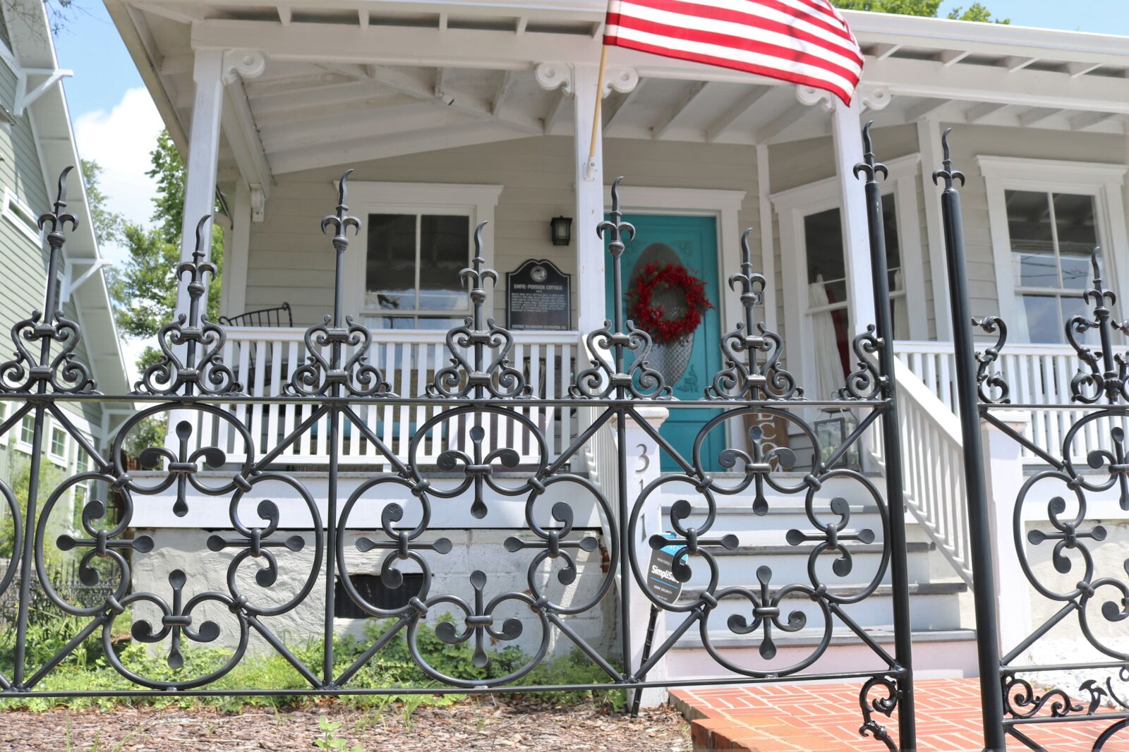 Canon EOS 750D (EOS Rebel T6i / EOS Kiss X8i) + Canon EF-S 18-55mm F3.5-5.6 IS STM sample photo. Front porch, american flag photography