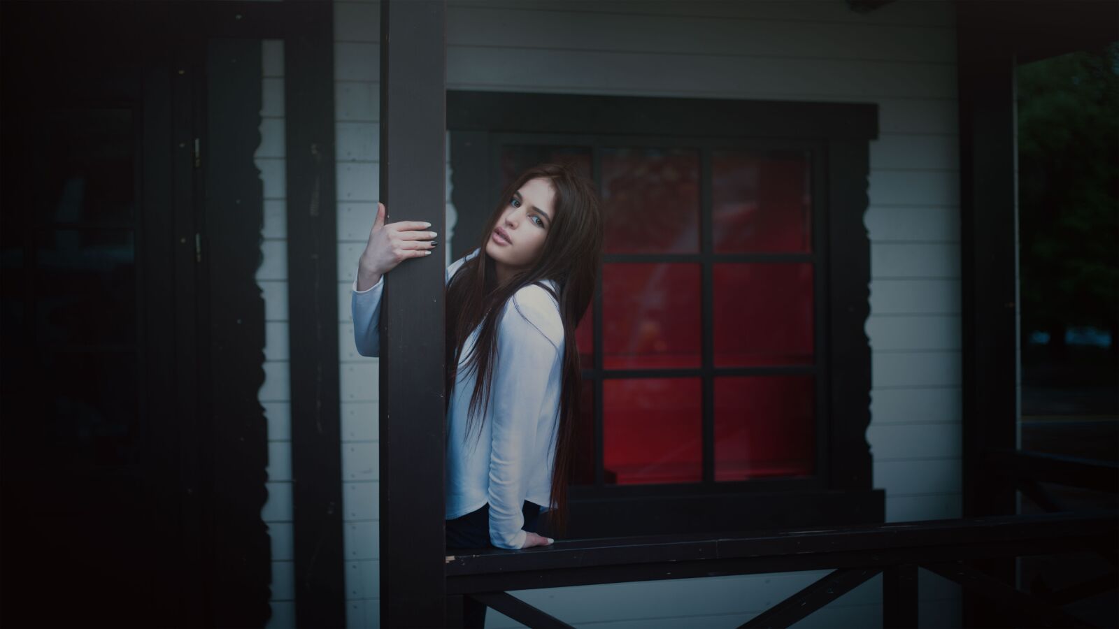 Canon EOS 5D Mark III sample photo. Girl, jacket, window photography