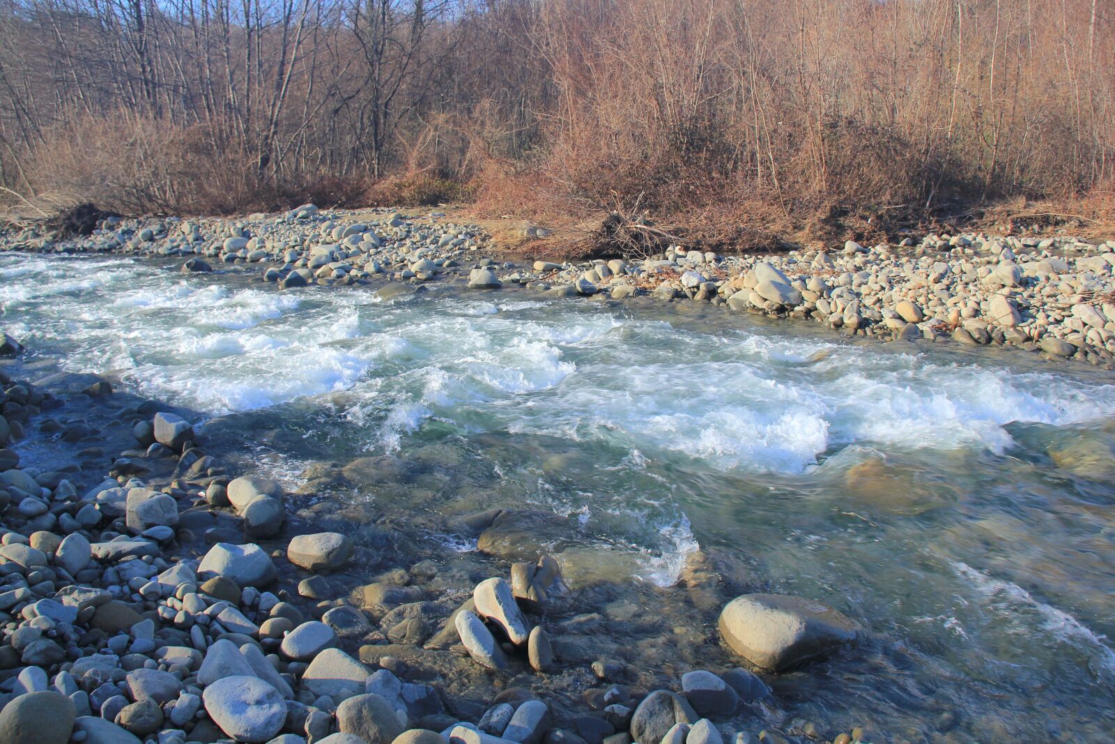 Canon EOS 550D (EOS Rebel T2i / EOS Kiss X4) sample photo. River, lucca, nature photography
