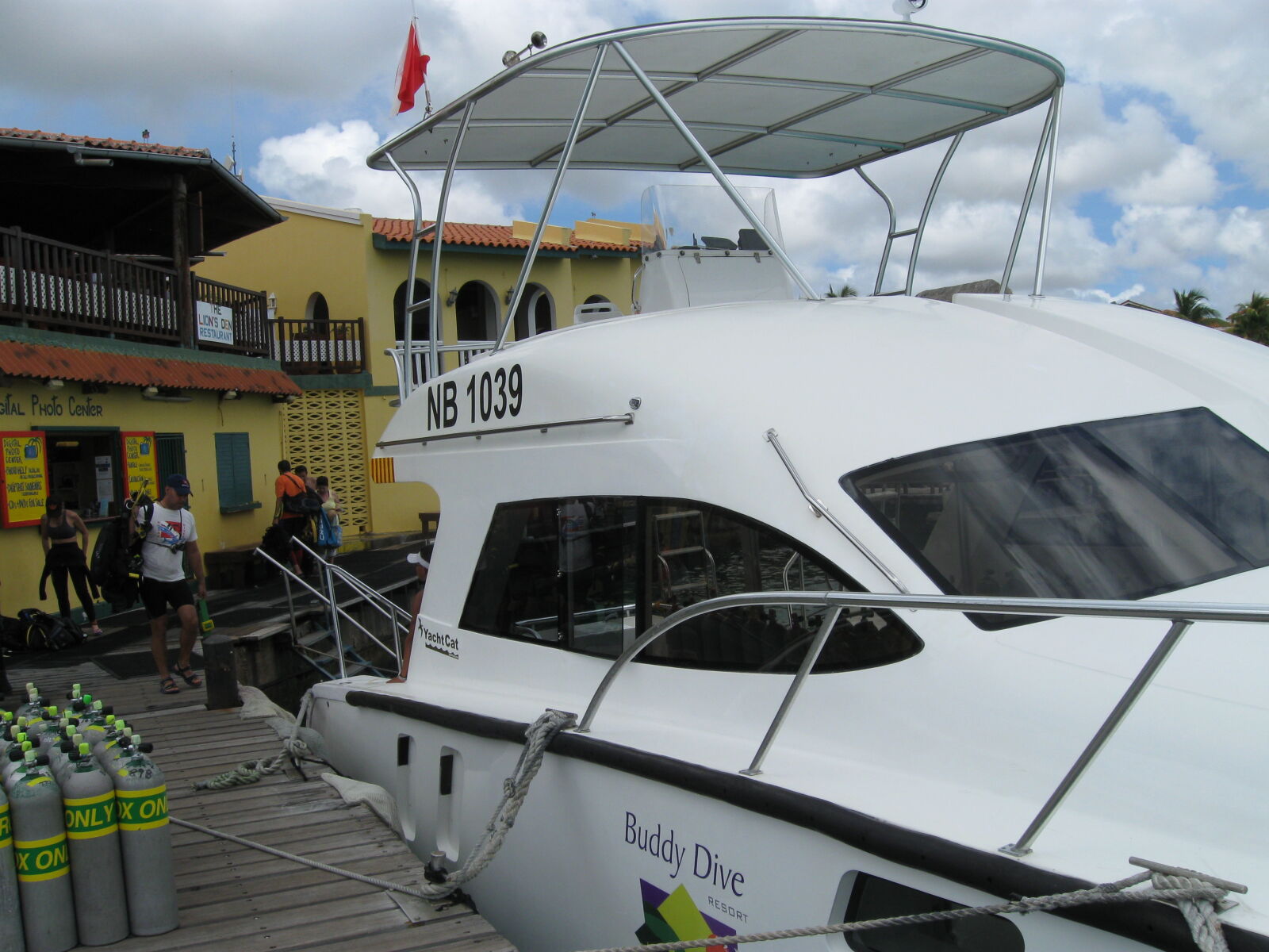 Canon PowerShot A590 IS sample photo. Boat, diving photography