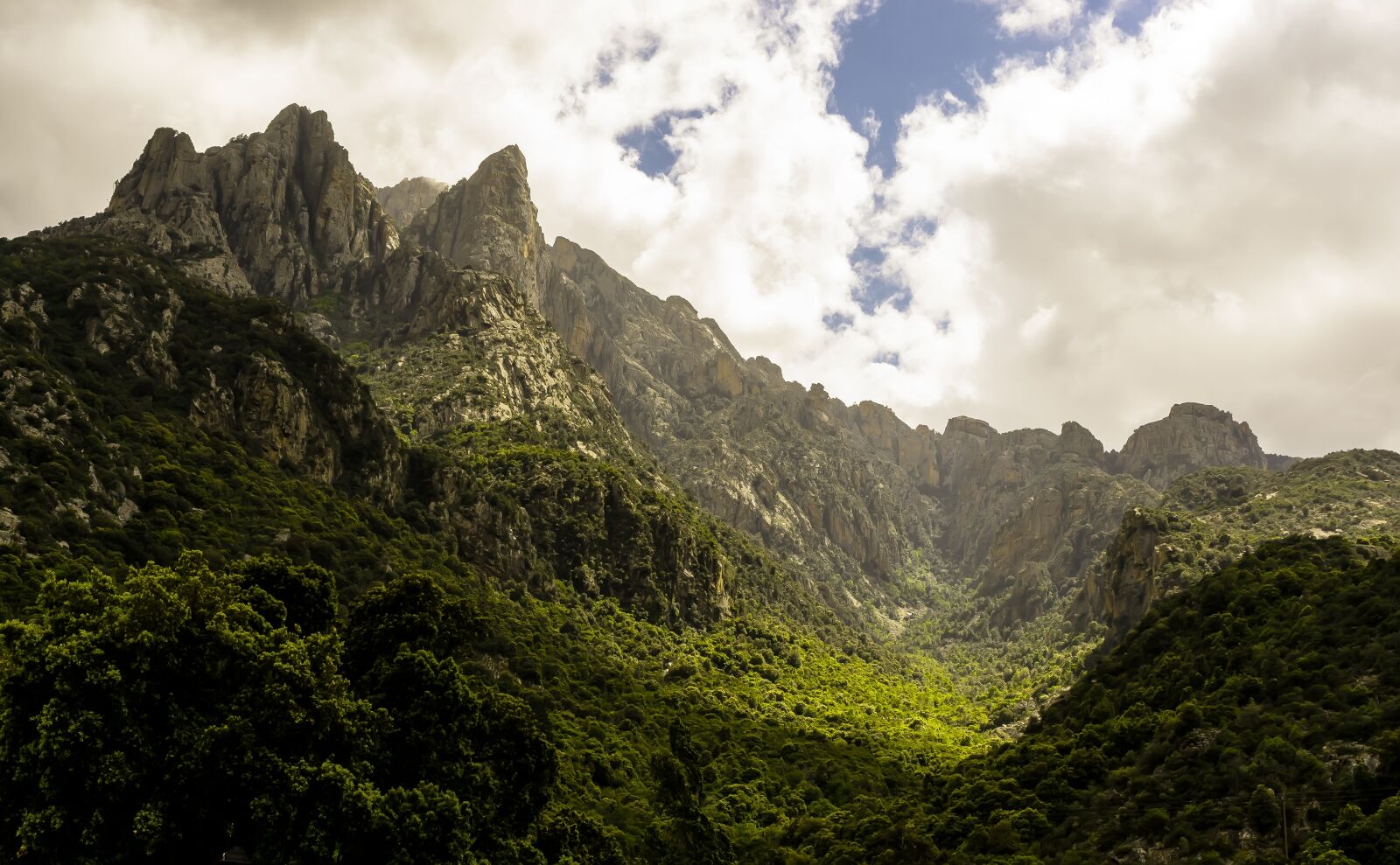 Sony Alpha NEX-5N + Sony E 18-55mm F3.5-5.6 OSS sample photo. Corsican nature, mountains, mountain photography