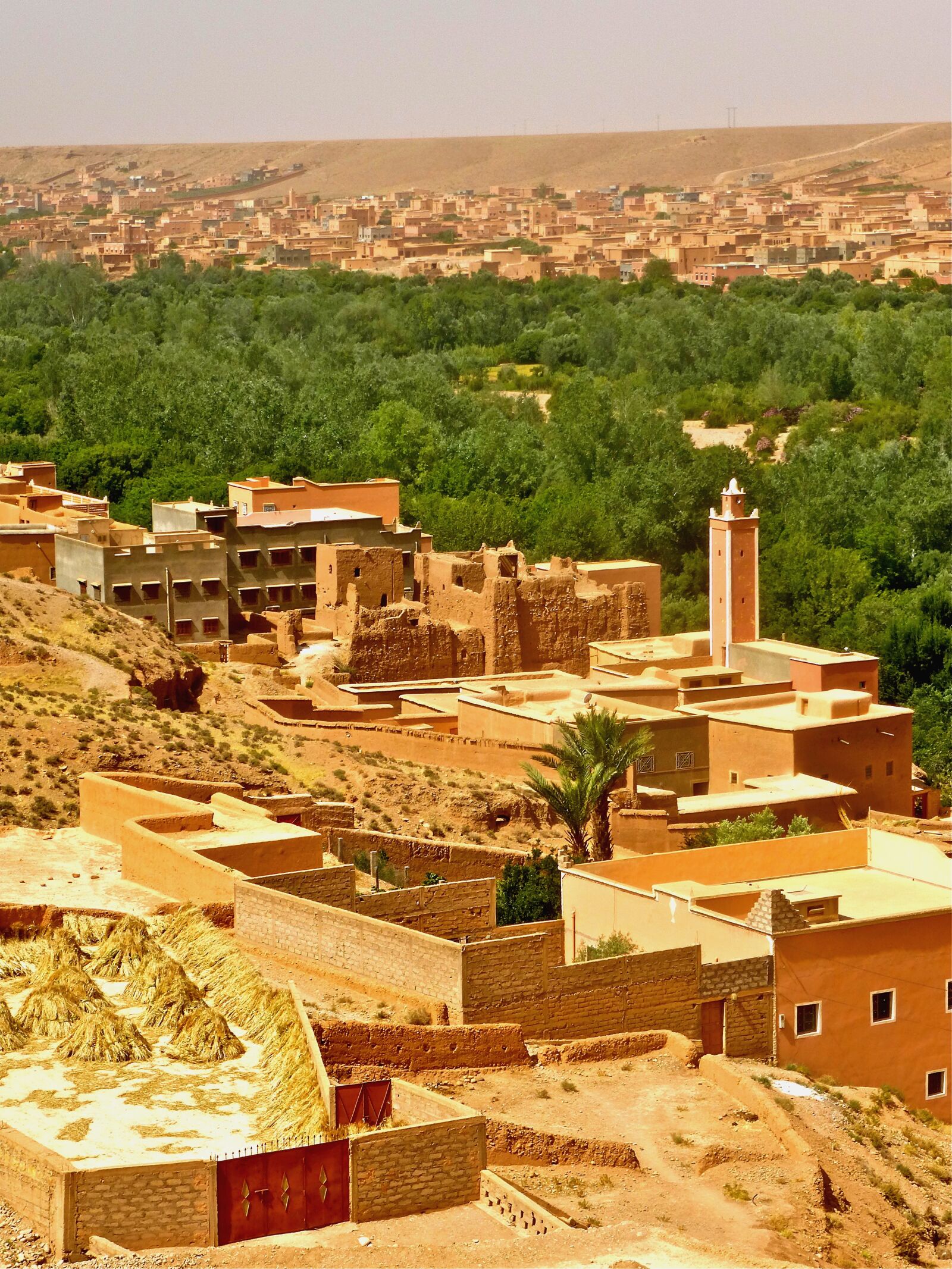 Panasonic Lumix DMC-ZS15 (Lumix DMC-TZ25) sample photo. Desert, minaret, morocco photography