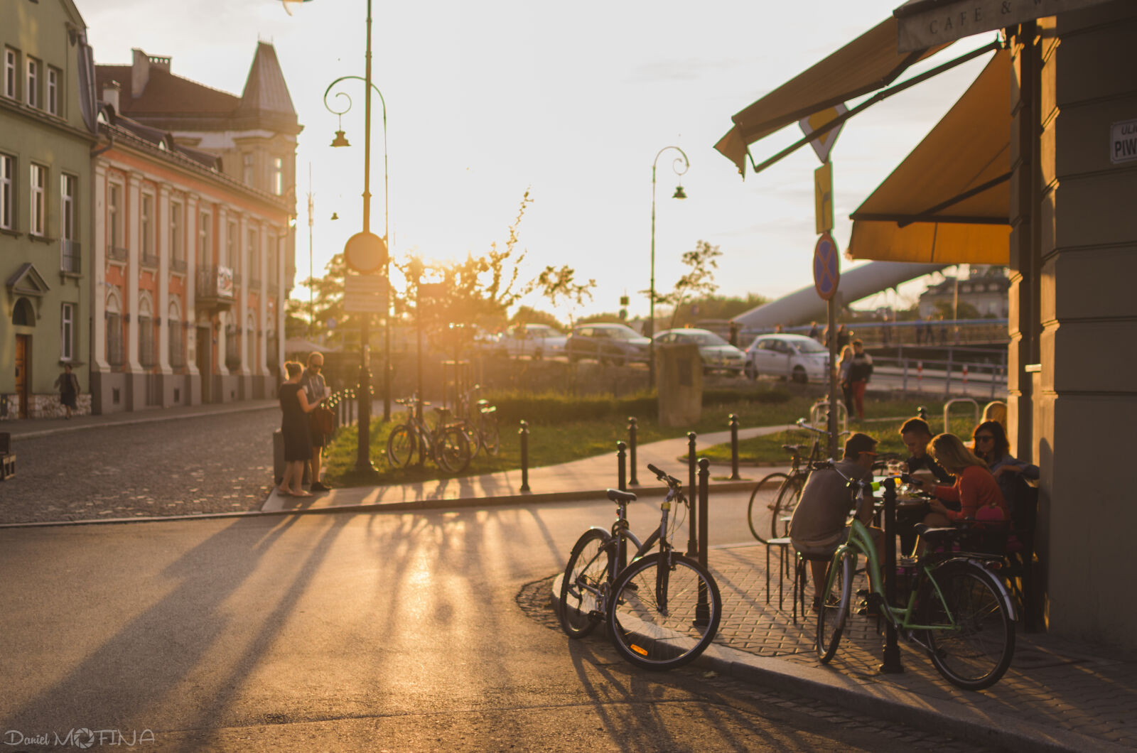 Nikon D7000 + Nikon AF-S DX Nikkor 35mm F1.8G sample photo. Bar, cracow, sun, vistula photography