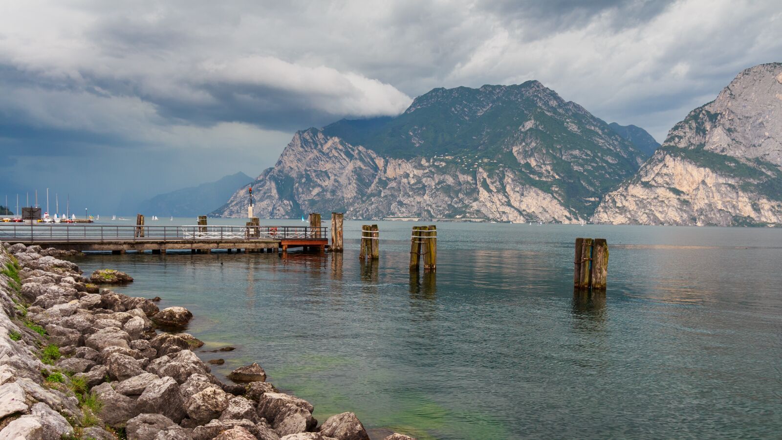 Canon EOS 650D (EOS Rebel T4i / EOS Kiss X6i) sample photo. Torbole, garda, stormy photography