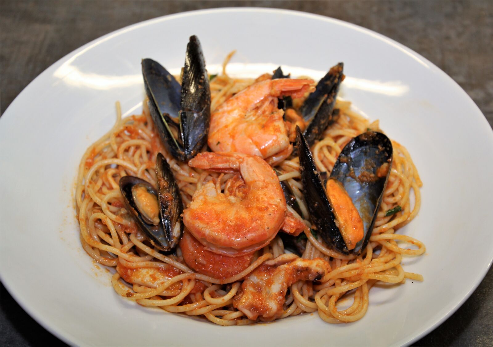 Canon EOS 60D sample photo. Pasta, noodles, mussels photography
